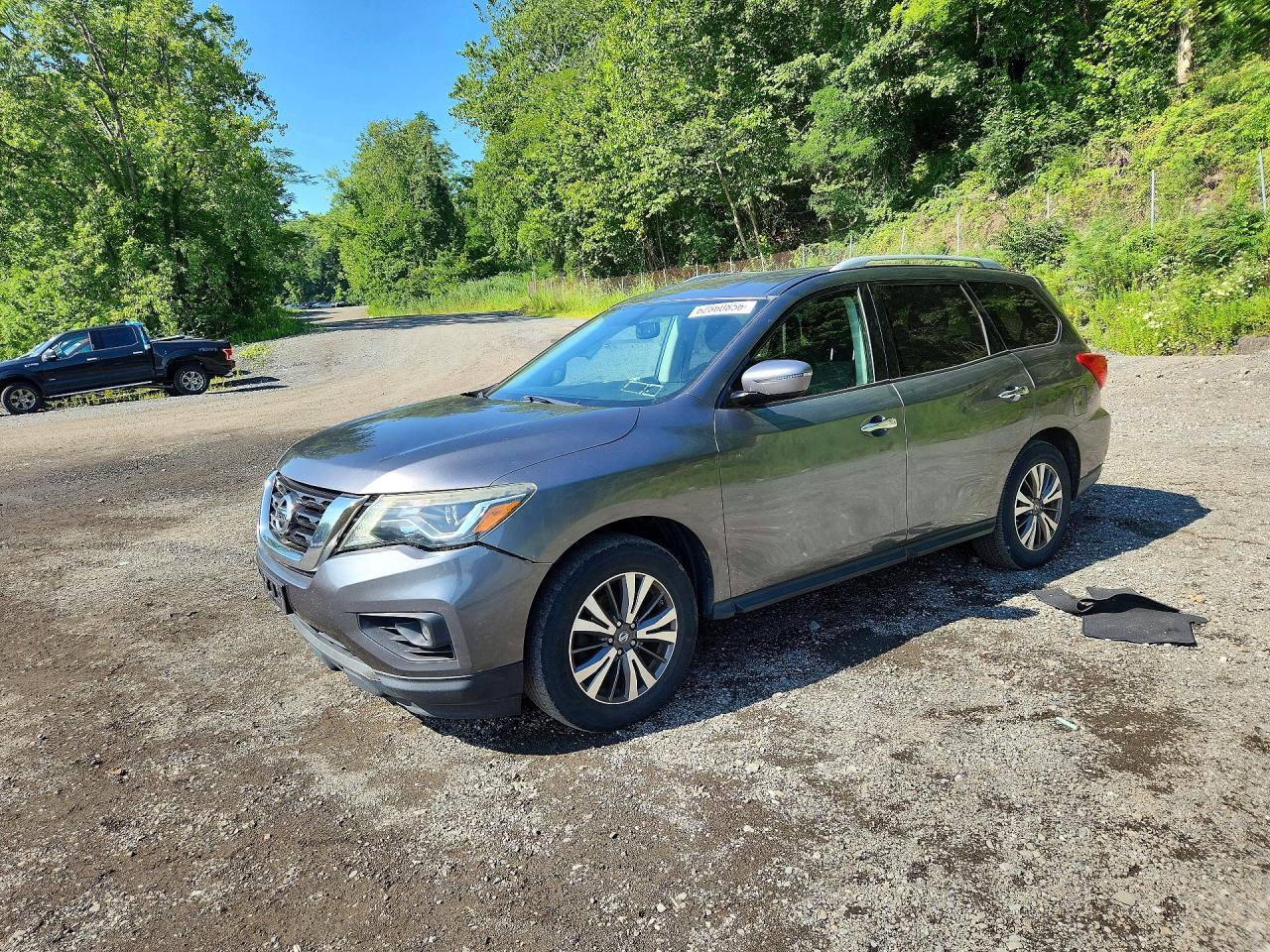 2017 NISSAN PATHFINDER SV