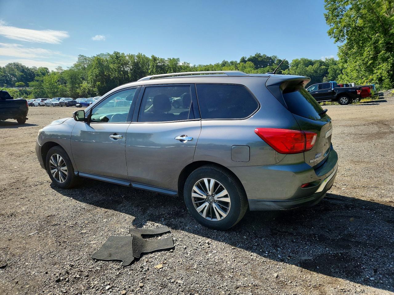 2017 NISSAN PATHFINDER SV — снимка 2