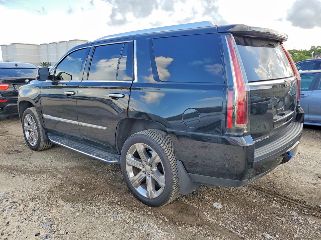 2017 CADILLAC ESCALADE — снимка 2