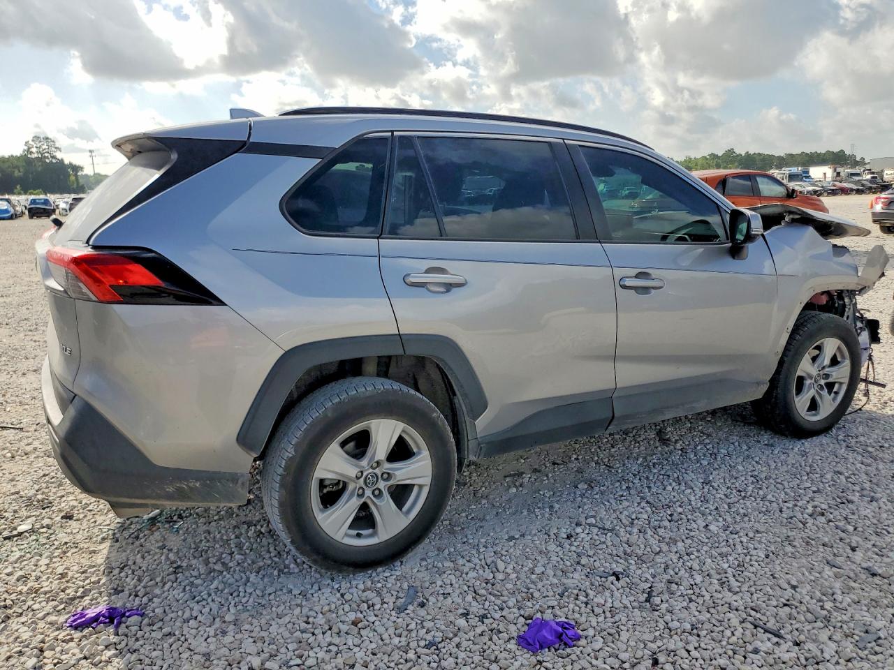 2020 TOYOTA RAV4 XLE — снимка 3