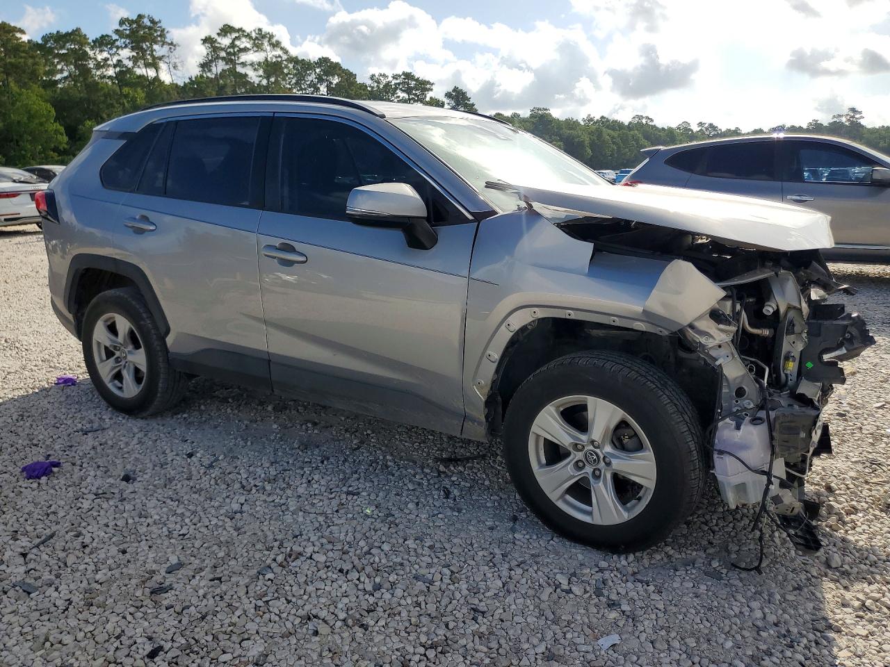 2020 TOYOTA RAV4 XLE — снимка 4
