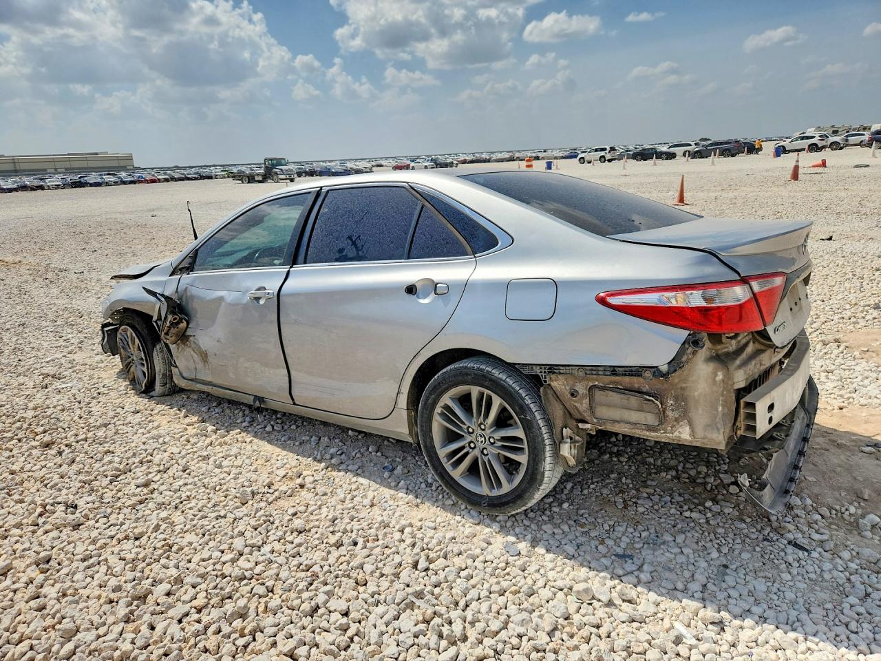 2016 TOYOTA CAMRY SE — снимка 2