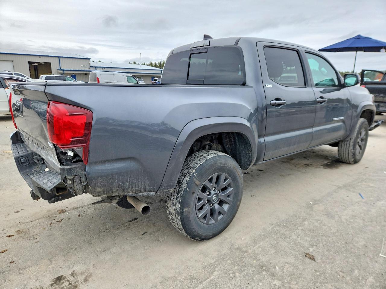 2023 TOYOTA TACOMA SR5 V6 — снимка 3