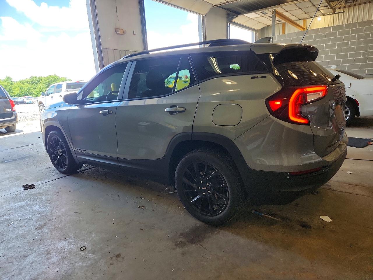 2023 GMC TERRAIN SLE — снимка 2