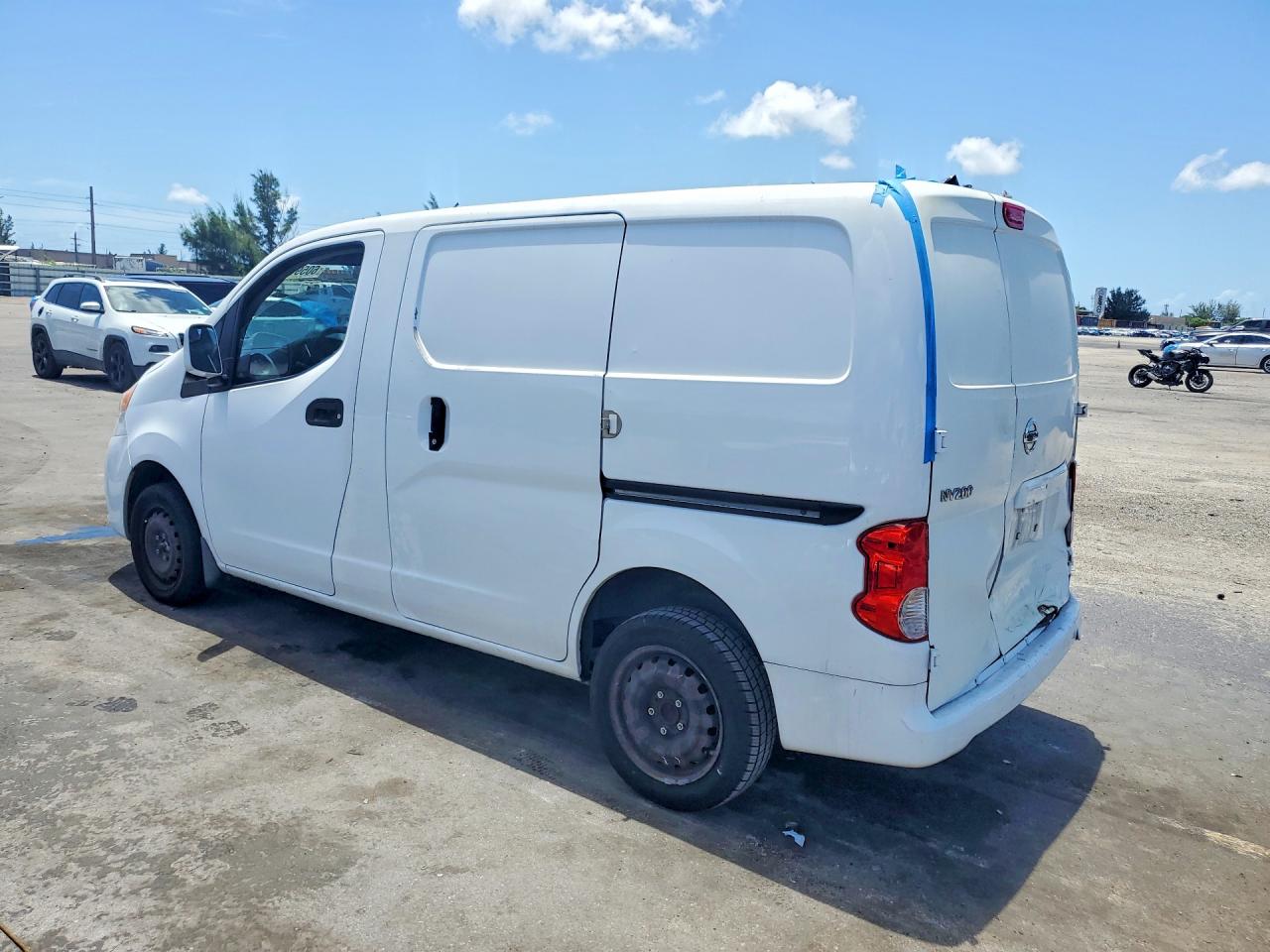 2017 NISSAN NV200 SV — снимка 2