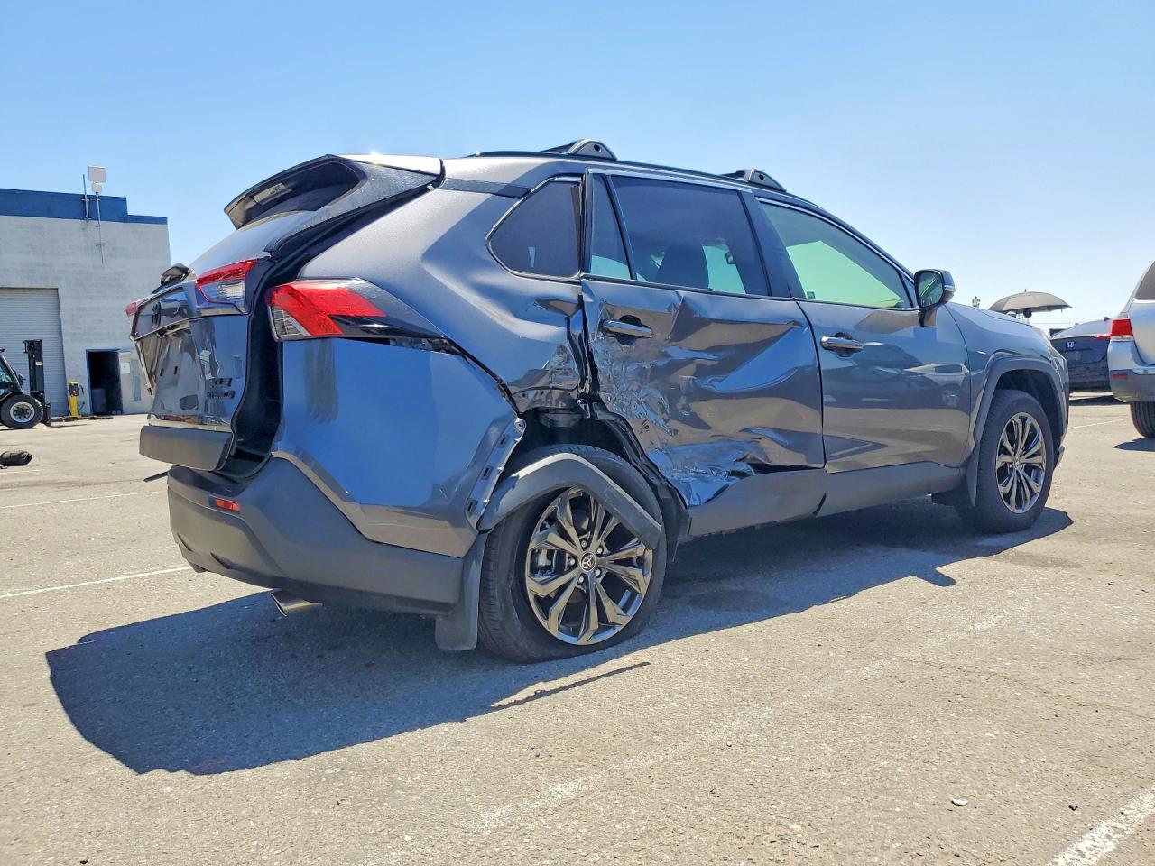 2024 TOYOTA RAV4 XLE PREMIUM — снимка 3