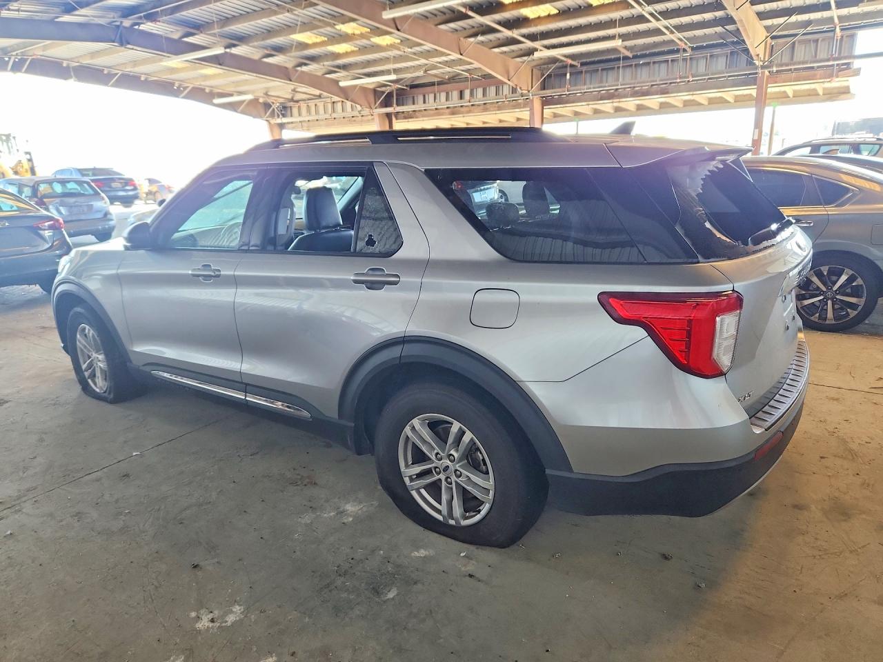 2022 FORD EXPLORER XLT — снимка 2