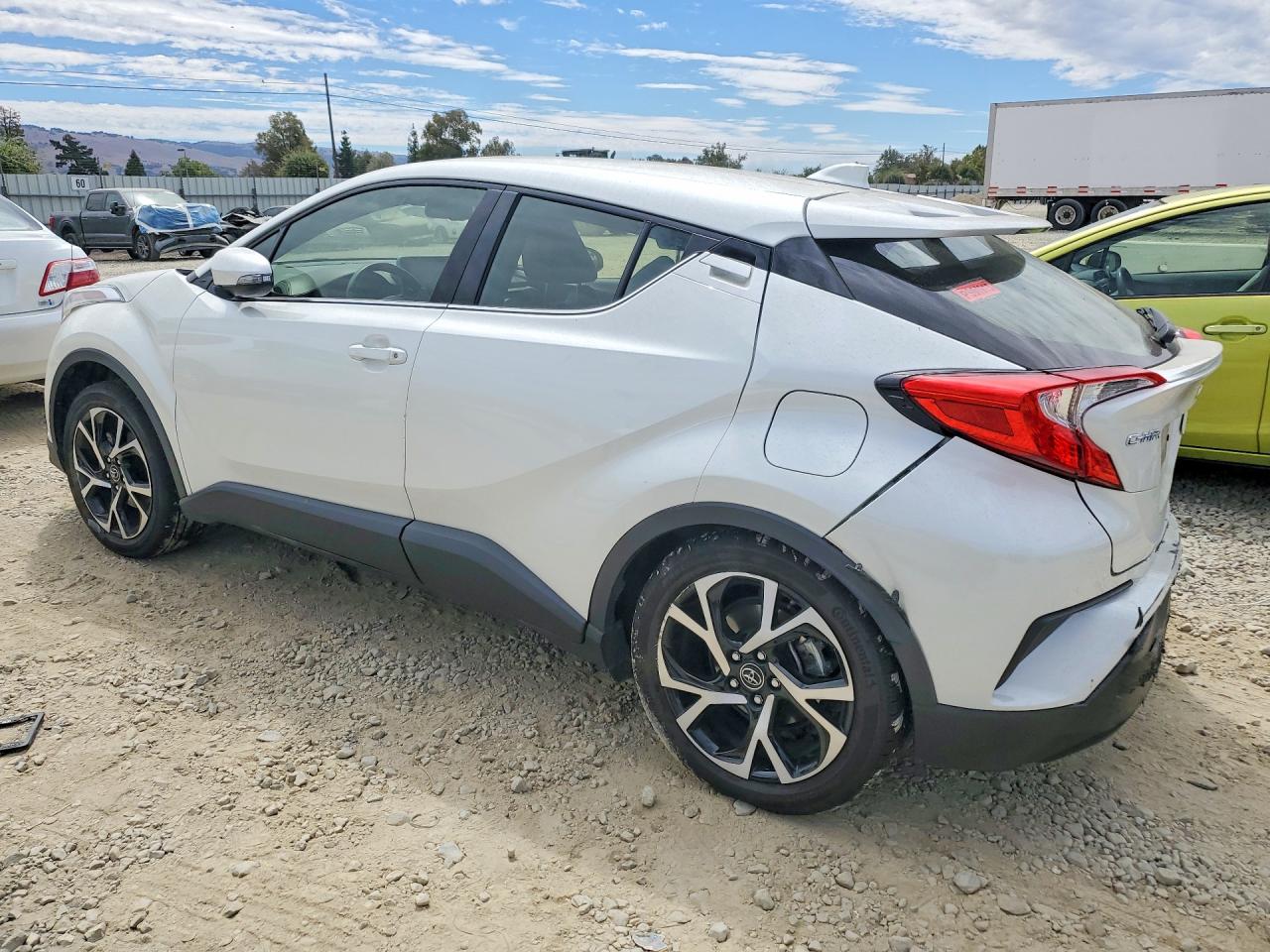 2019 TOYOTA C-HR LIMITED — снимка 2