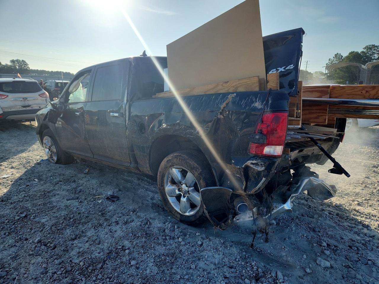 2017 RAM 1500 SLT — снимка 2