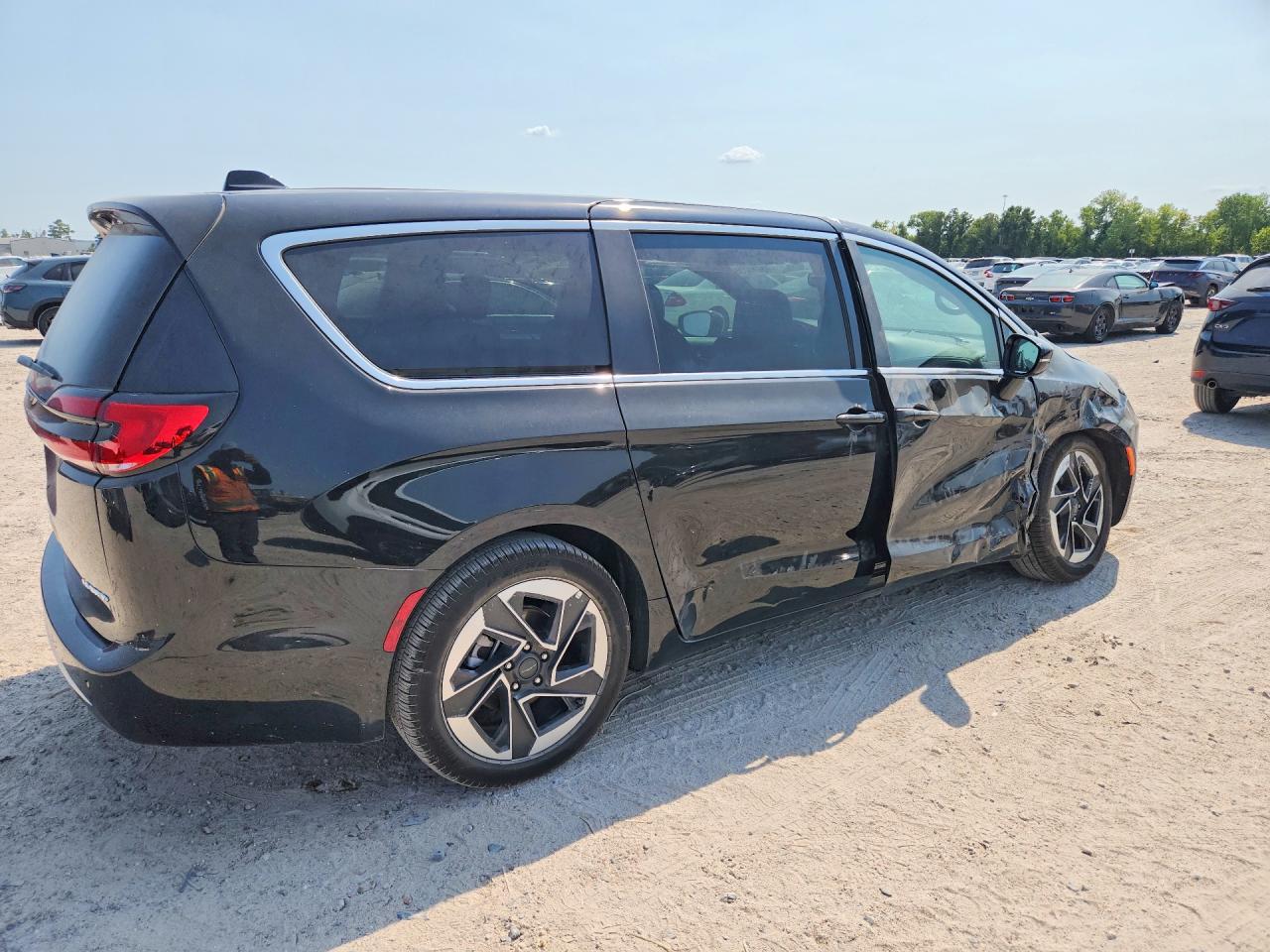 2027 CHRYSLER PACIFICA LIMITED — снимка 3