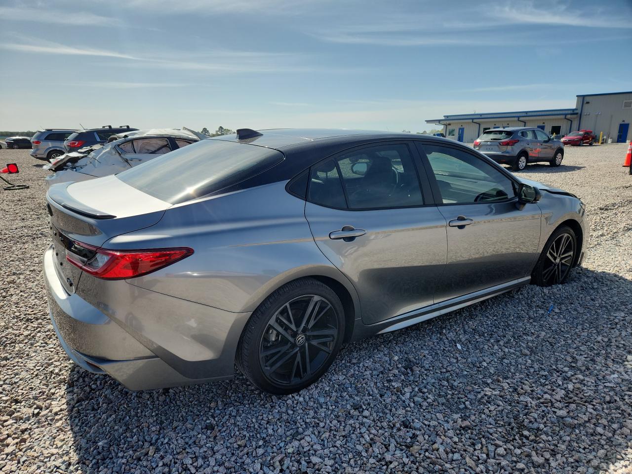 2025 TOYOTA CAMRY XSE — снимка 3
