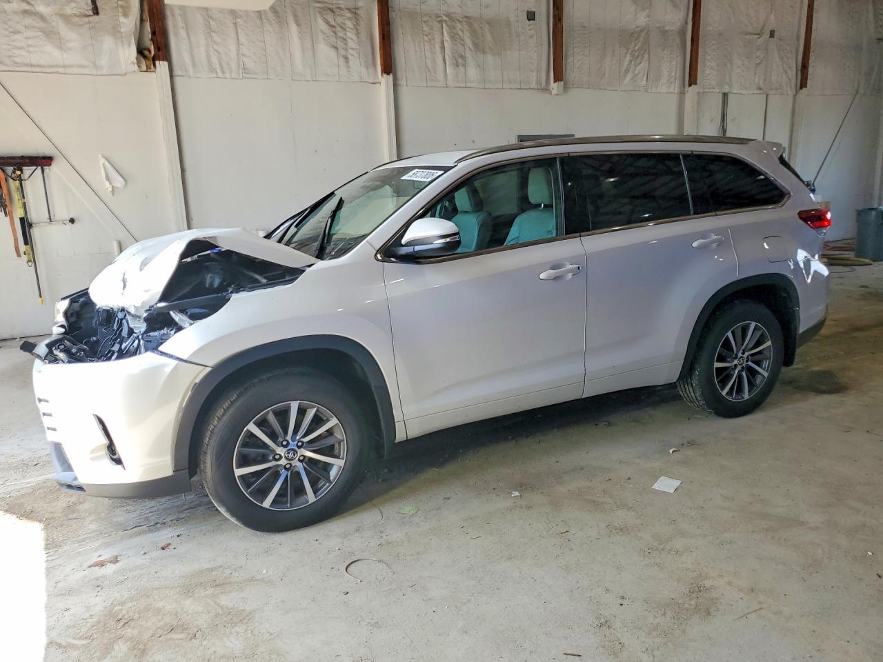 2017 TOYOTA HIGHLANDER XLE