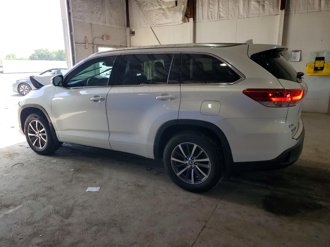 2017 TOYOTA HIGHLANDER XLE — снимка 2