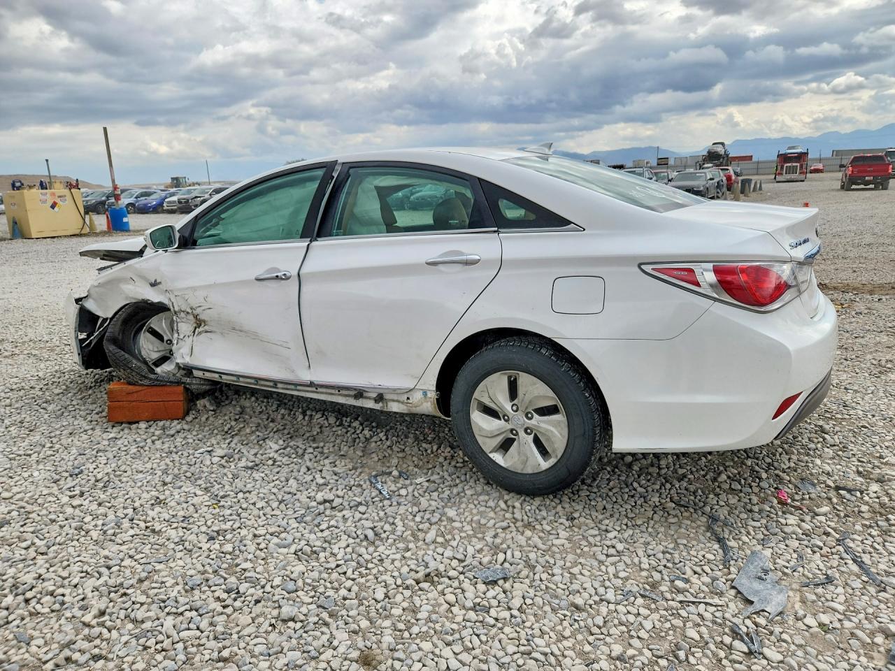 2015 HYUNDAI SONATA HYBRID BASE — снимка 2