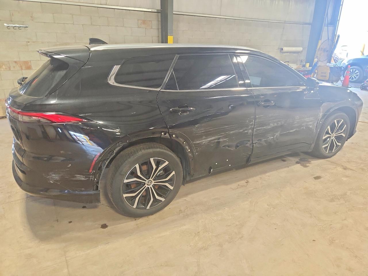 2025 TOYOTA CROWN SIGNIA XLE — снимка 3