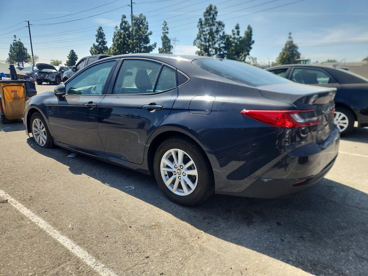 2025 TOYOTA CAMRY LE — снимка 2