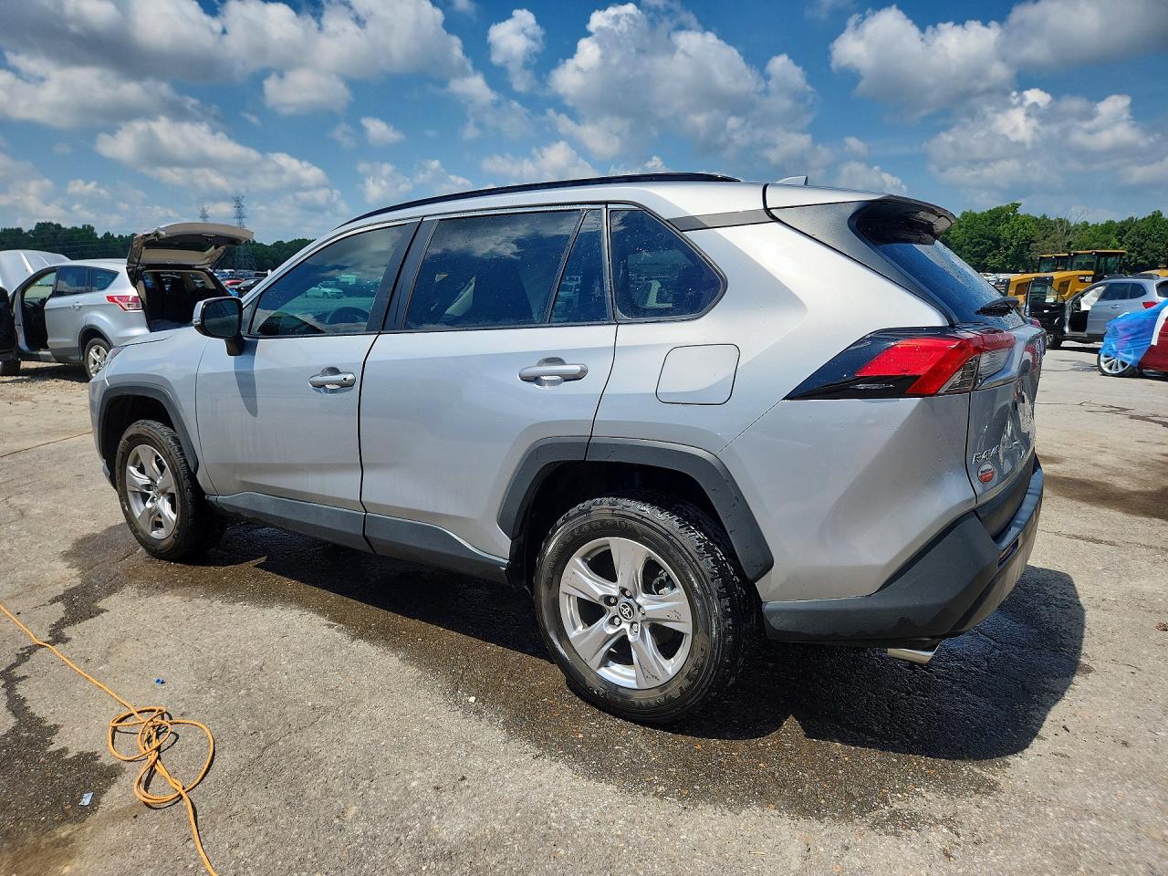 2024 TOYOTA RAV4 XLE — снимка 2