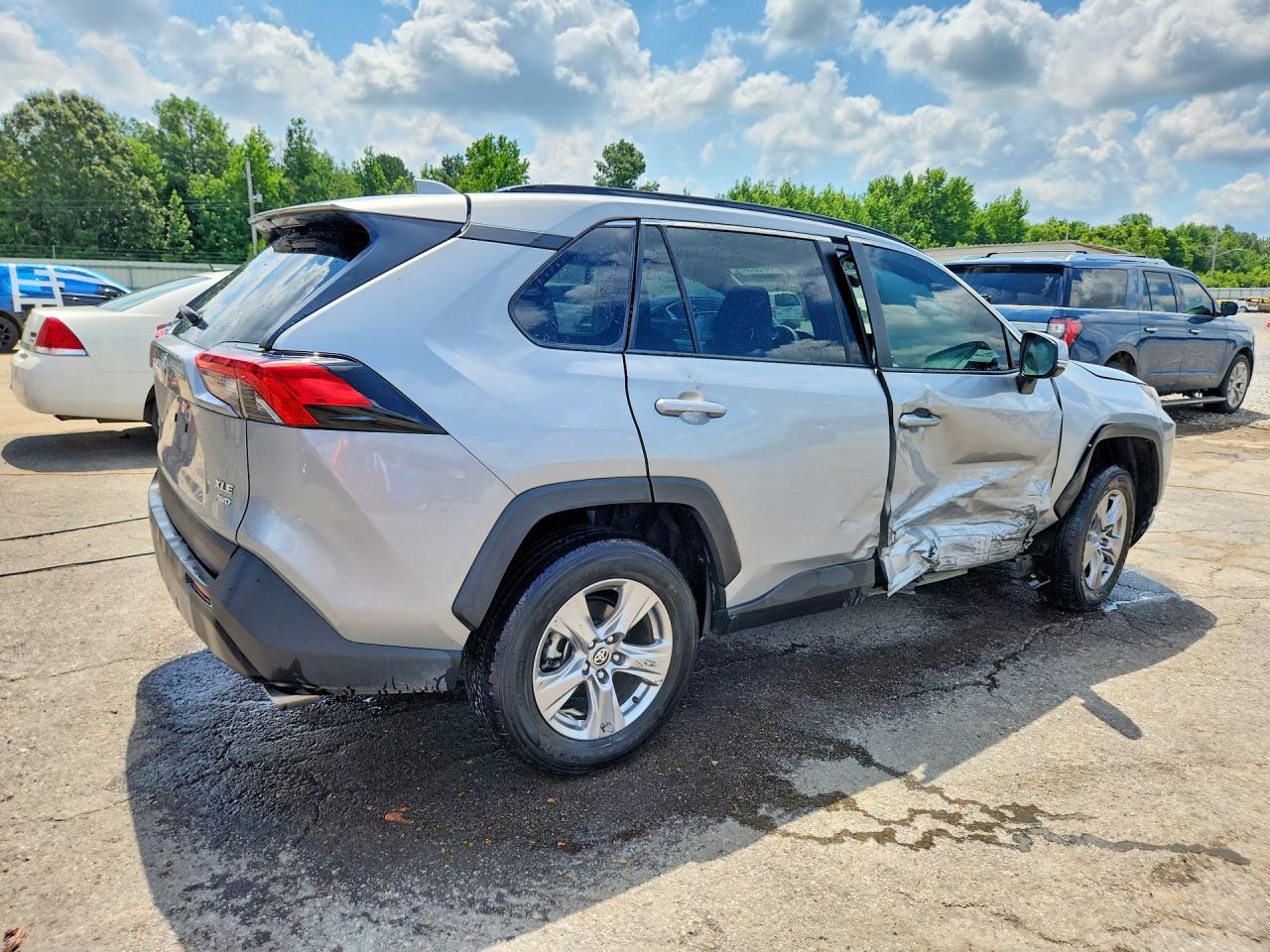2024 TOYOTA RAV4 XLE — снимка 3