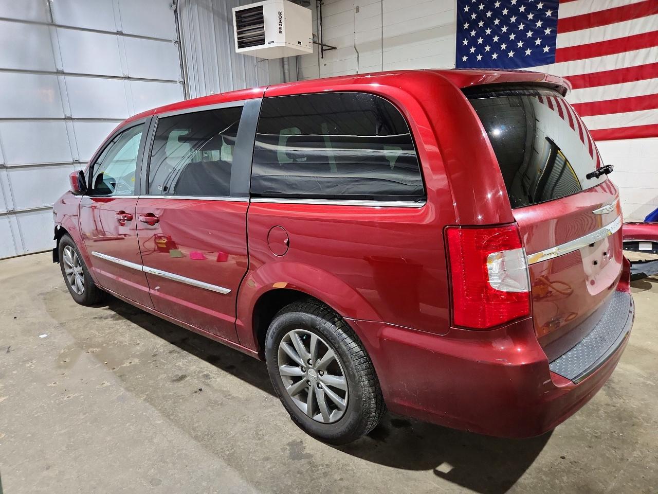 2015 CHRYSLER TOWN & COUNTRY S — снимка 2