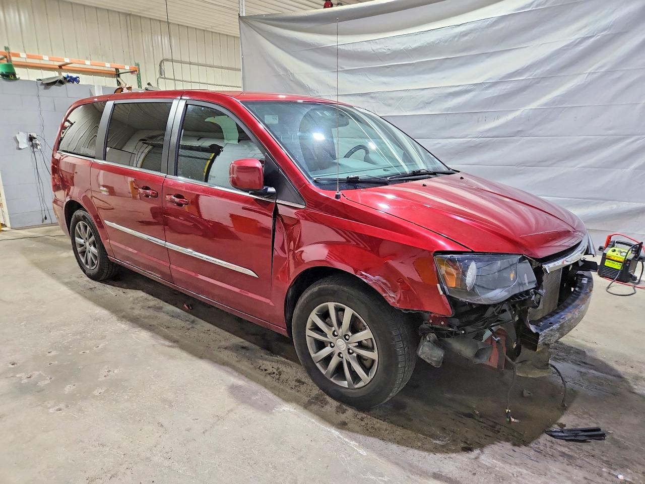 2015 CHRYSLER TOWN & COUNTRY S — снимка 4