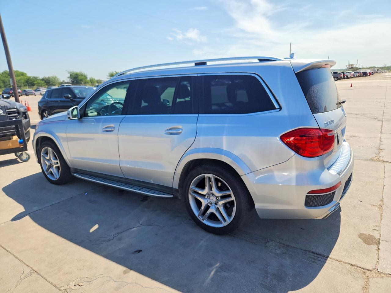 2013 MERCEDES-BENZ GL 550 4MATIC — снимка 2