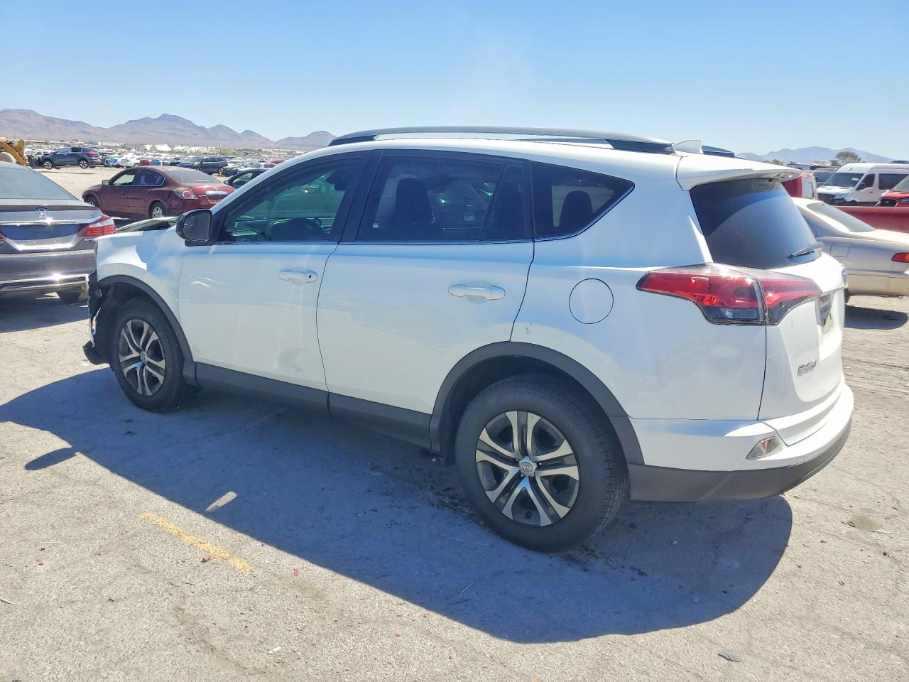 2018 TOYOTA RAV4 LE — снимка 2