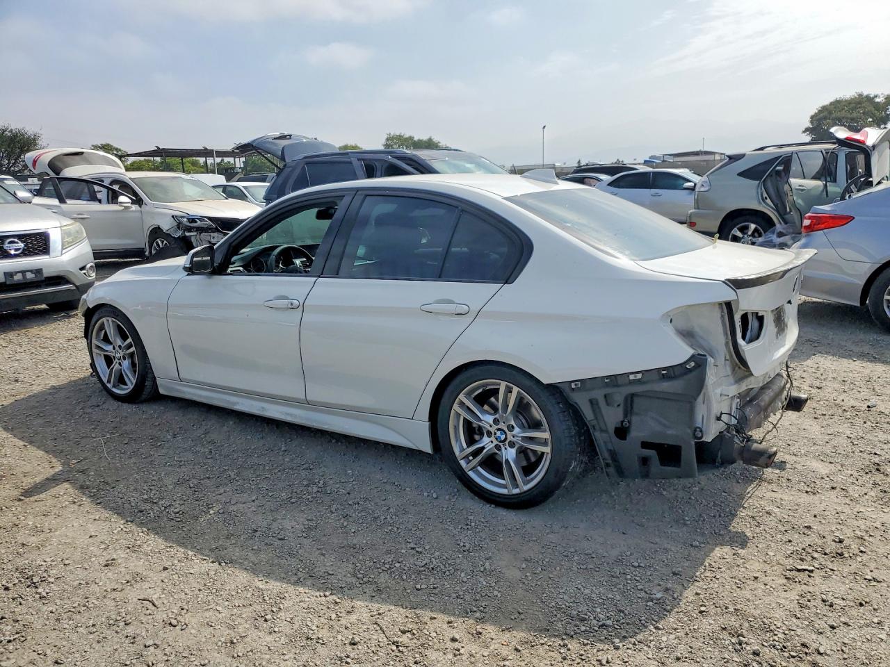 2017 BMW 330 I — снимка 2