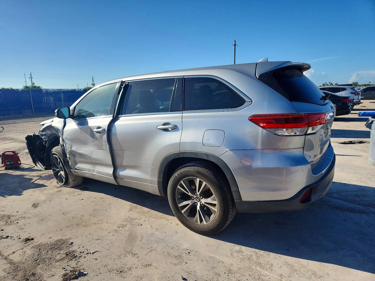 2017 TOYOTA HIGHLANDER LE PLUS — снимка 2