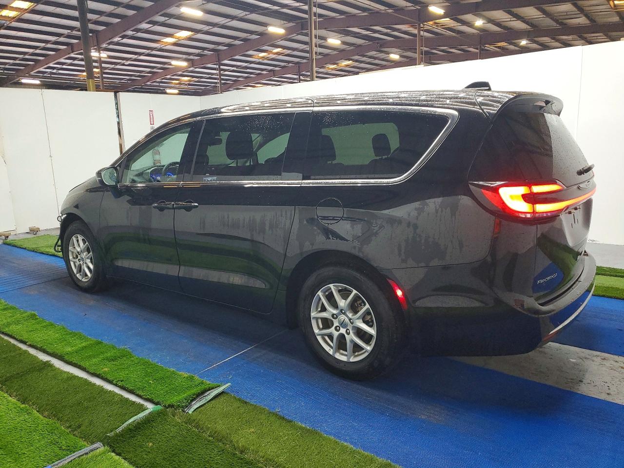 2024 CHRYSLER PACIFICA TOURING L — снимка 2