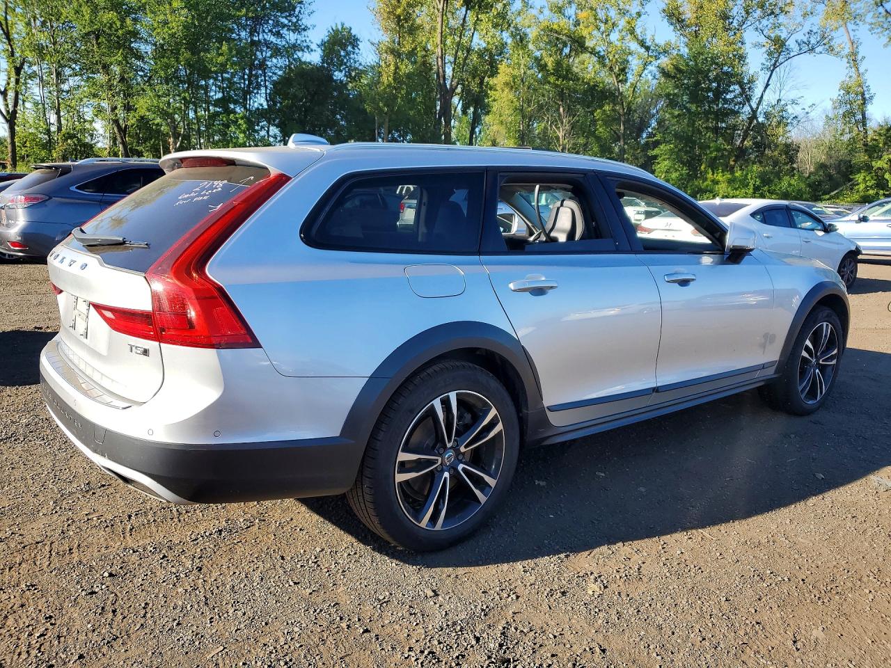 2018 VOLVO V90 CROSS COUNTRY T5 MOMENTUM — photo 3
