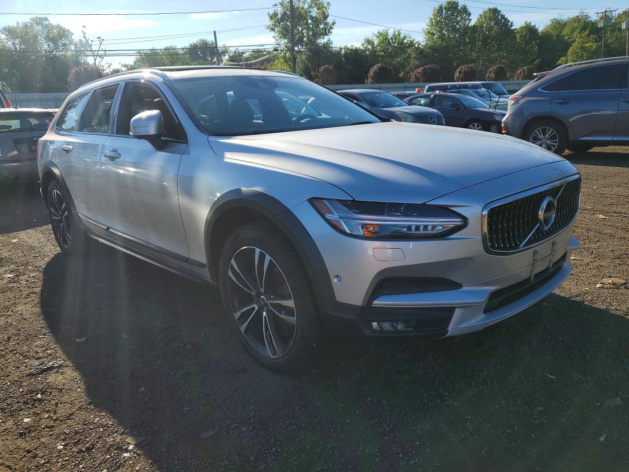 2018 VOLVO V90 CROSS COUNTRY T5 MOMENTUM — photo 4