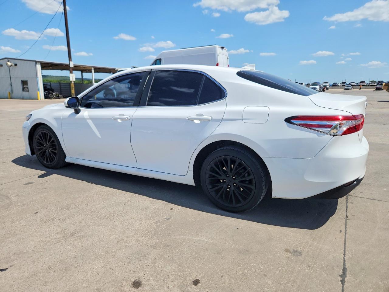 2019 TOYOTA CAMRY LE — снимка 2