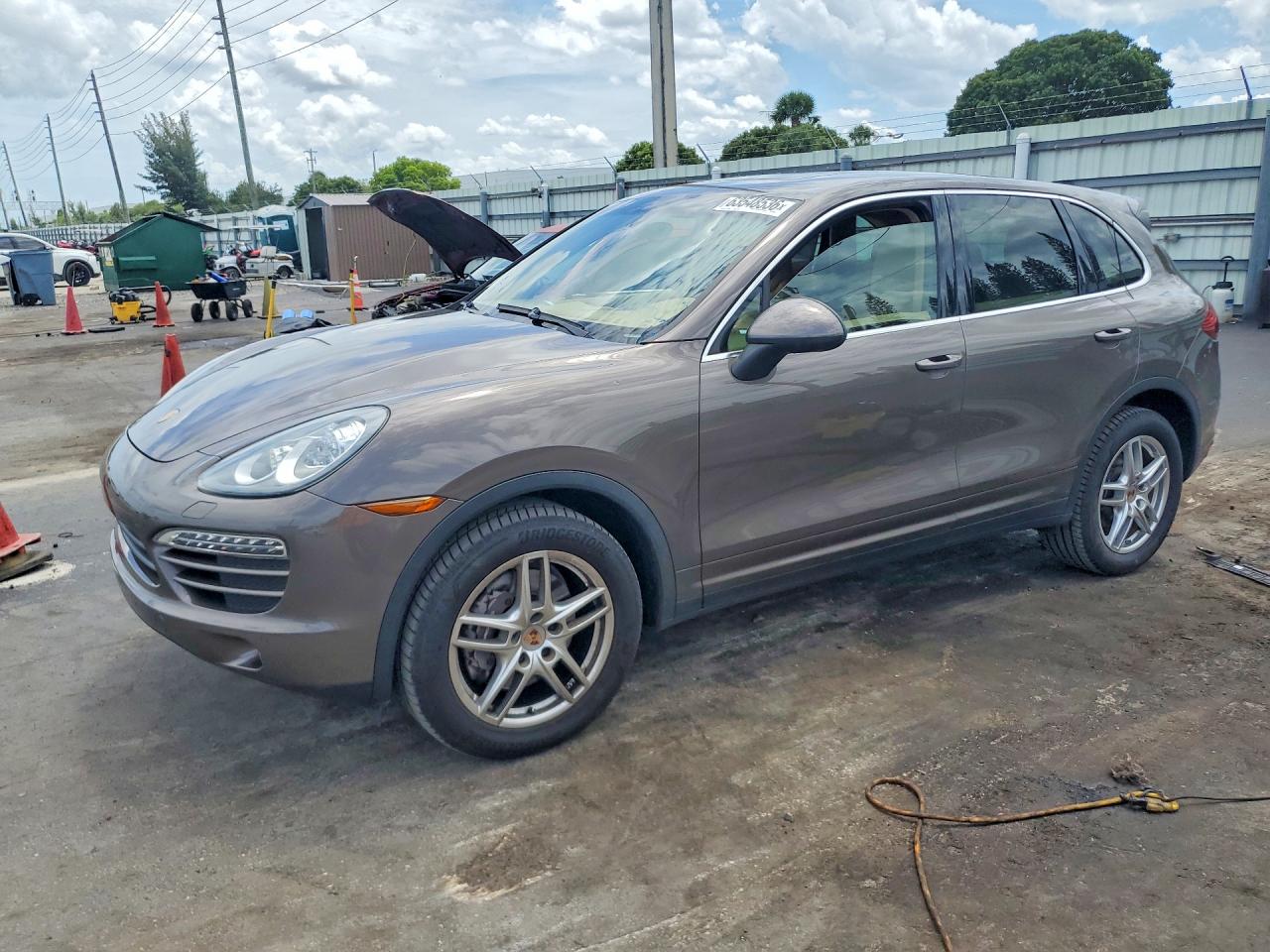2014 PORSCHE CAYENNE