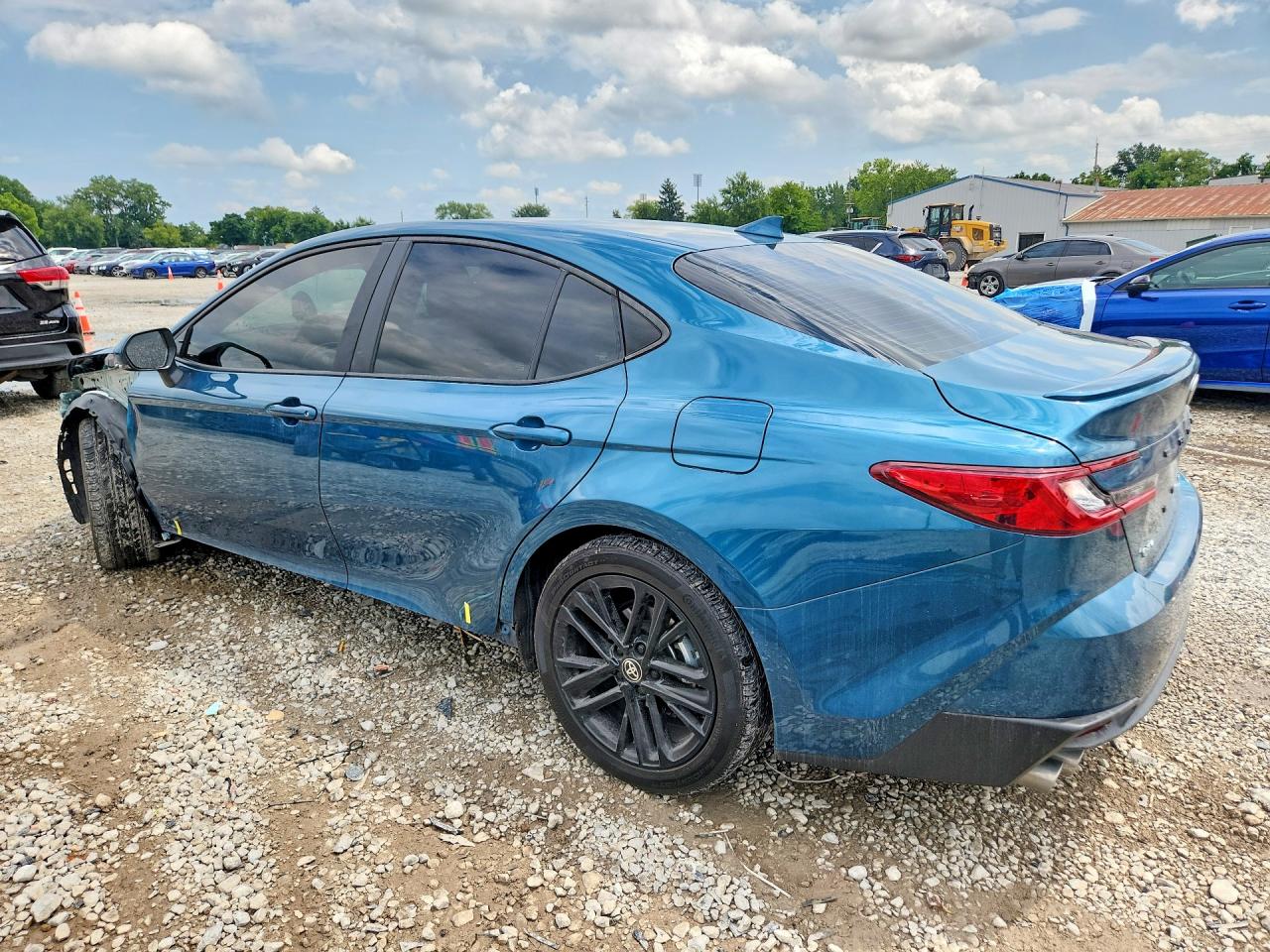 2025 TOYOTA CAMRY SE — снимка 2