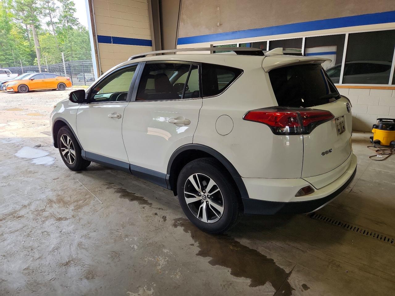 2018 TOYOTA RAV4 XLE — снимка 2