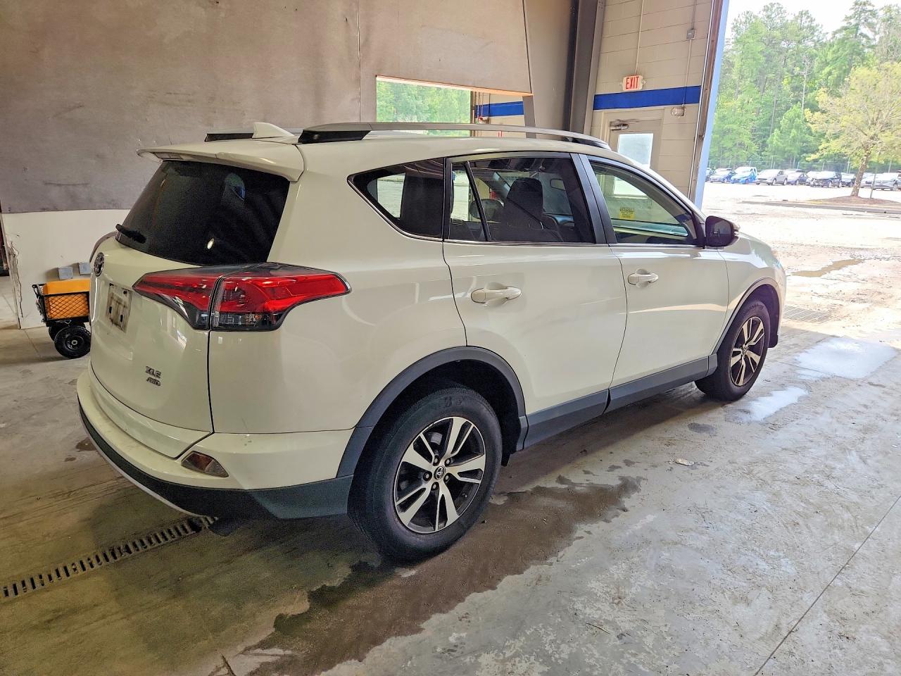 2018 TOYOTA RAV4 XLE — снимка 3