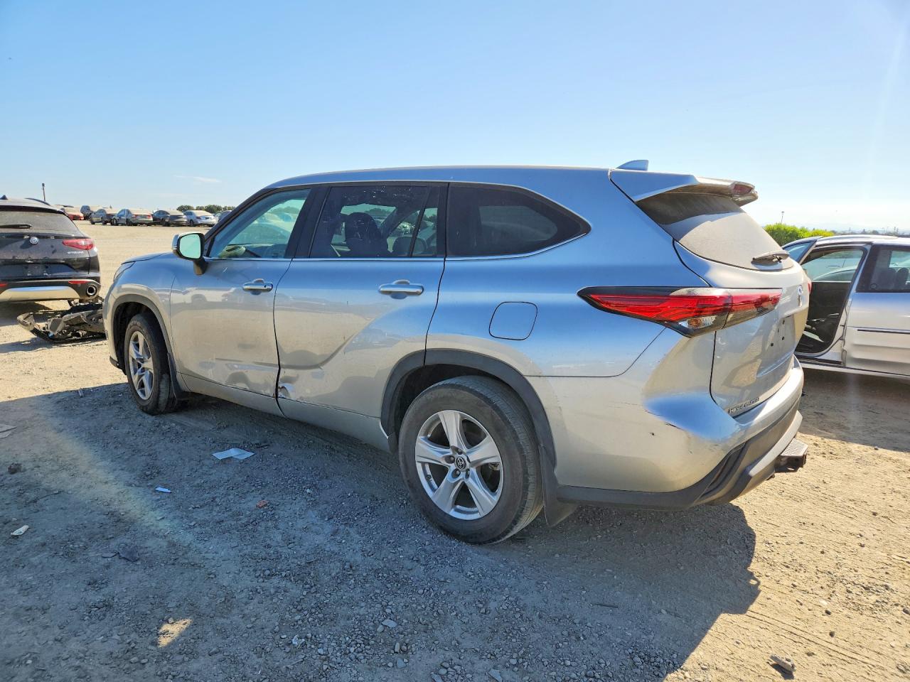 2021 TOYOTA HIGHLANDER LE — снимка 2
