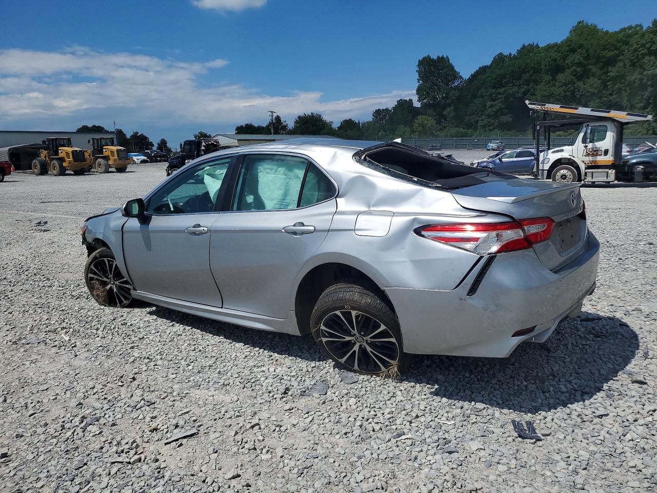 2020 TOYOTA CAMRY SE — снимка 2