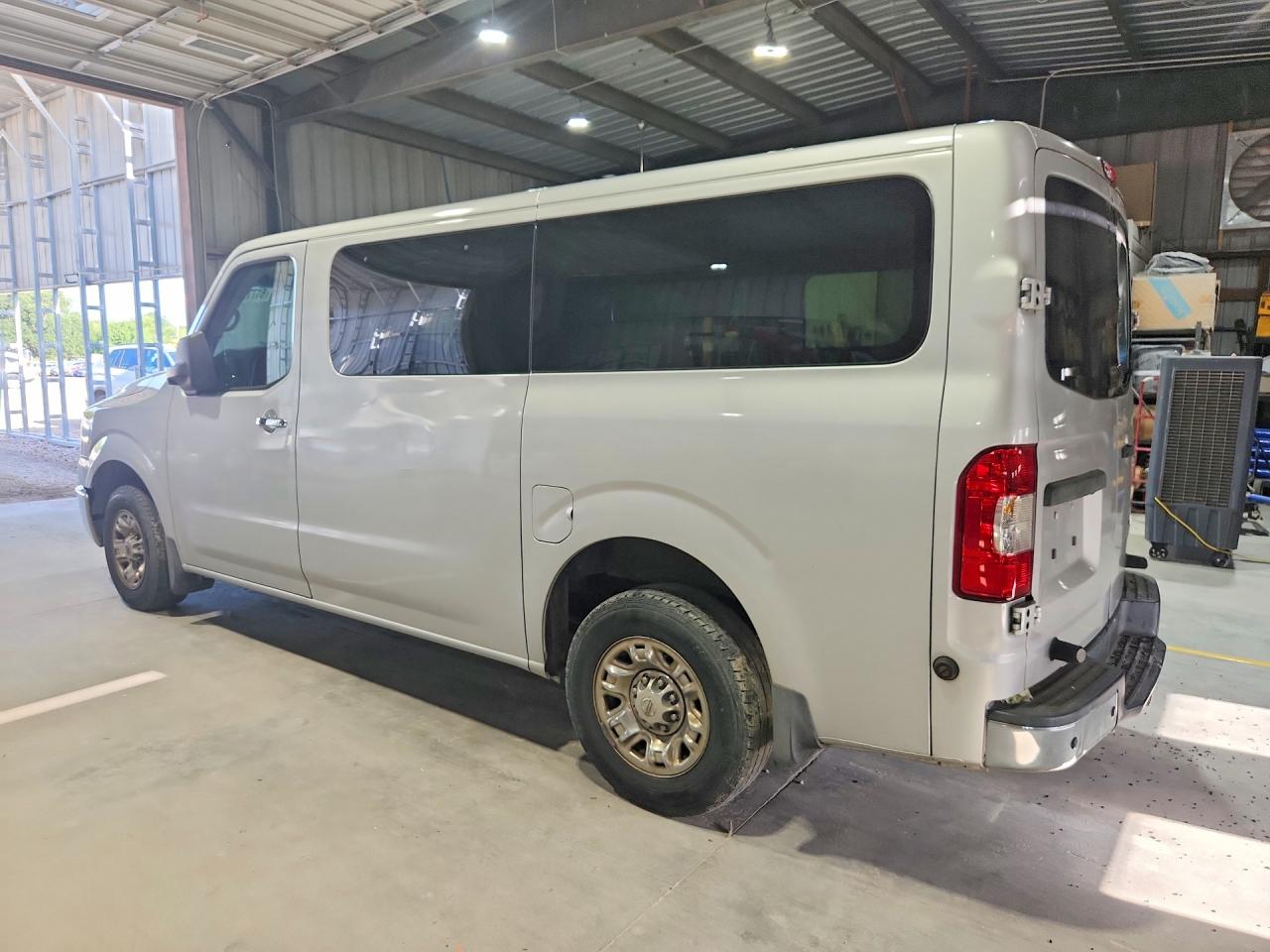 2016 NISSAN NV 3500 HD SL — снимка 2