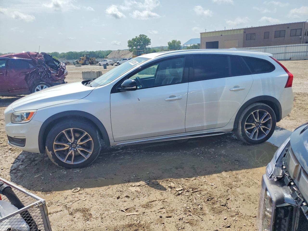 2016 VOLVO V60 CROSS COUNTRY PREMIER