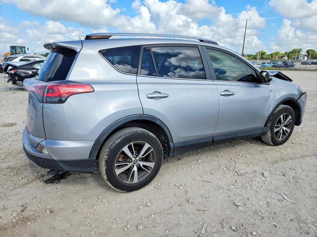 2018 TOYOTA RAV4 XLE — снимка 3