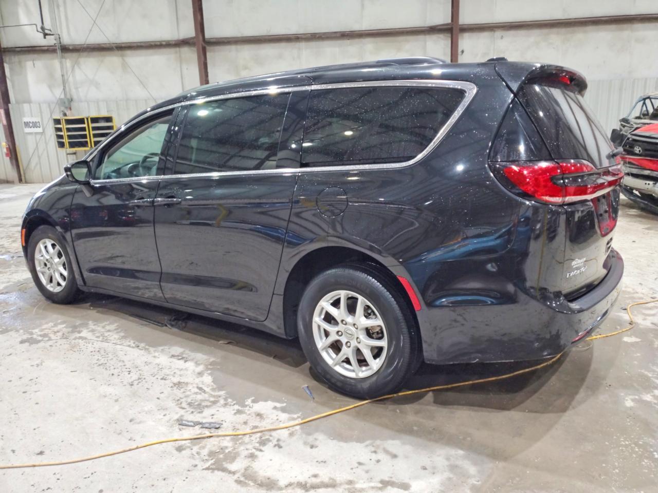 2022 CHRYSLER PACIFICA TOURING L — снимка 2