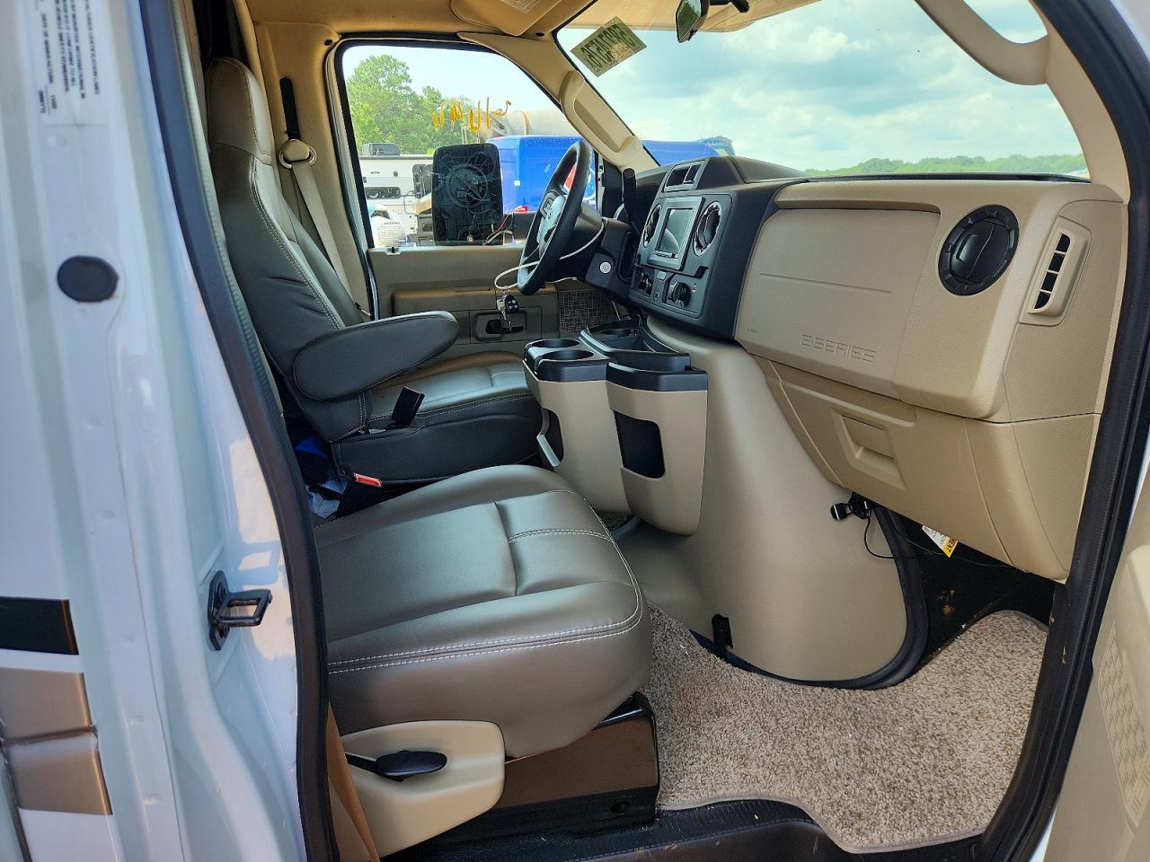 2023 FORD UNKNOWN E450 SUPER DUTY CUTAWAY VAN — снимка 5