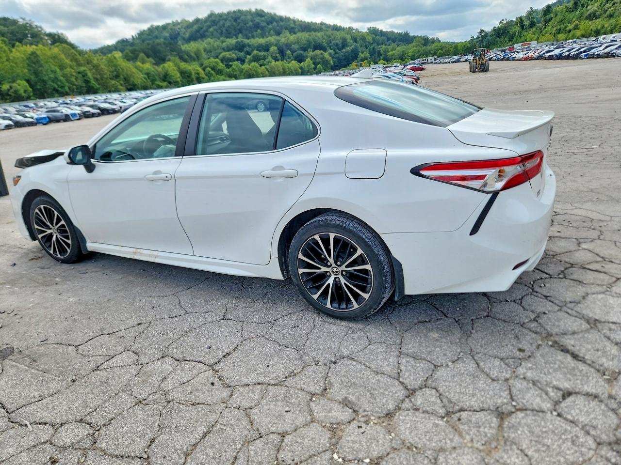 2020 TOYOTA CAMRY SE — снимка 2