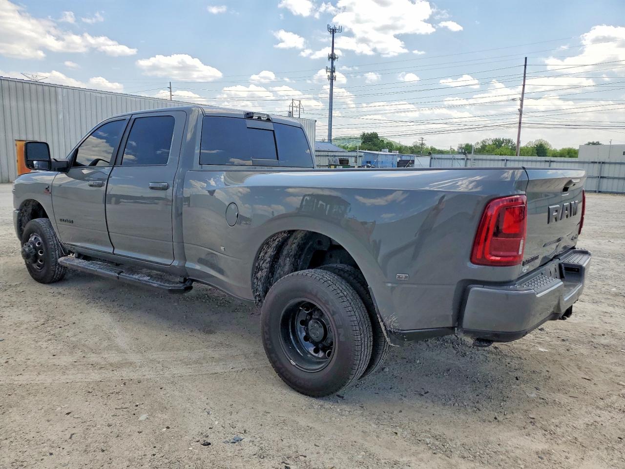 2026 RAM 3500 LARAMIE — снимка 2