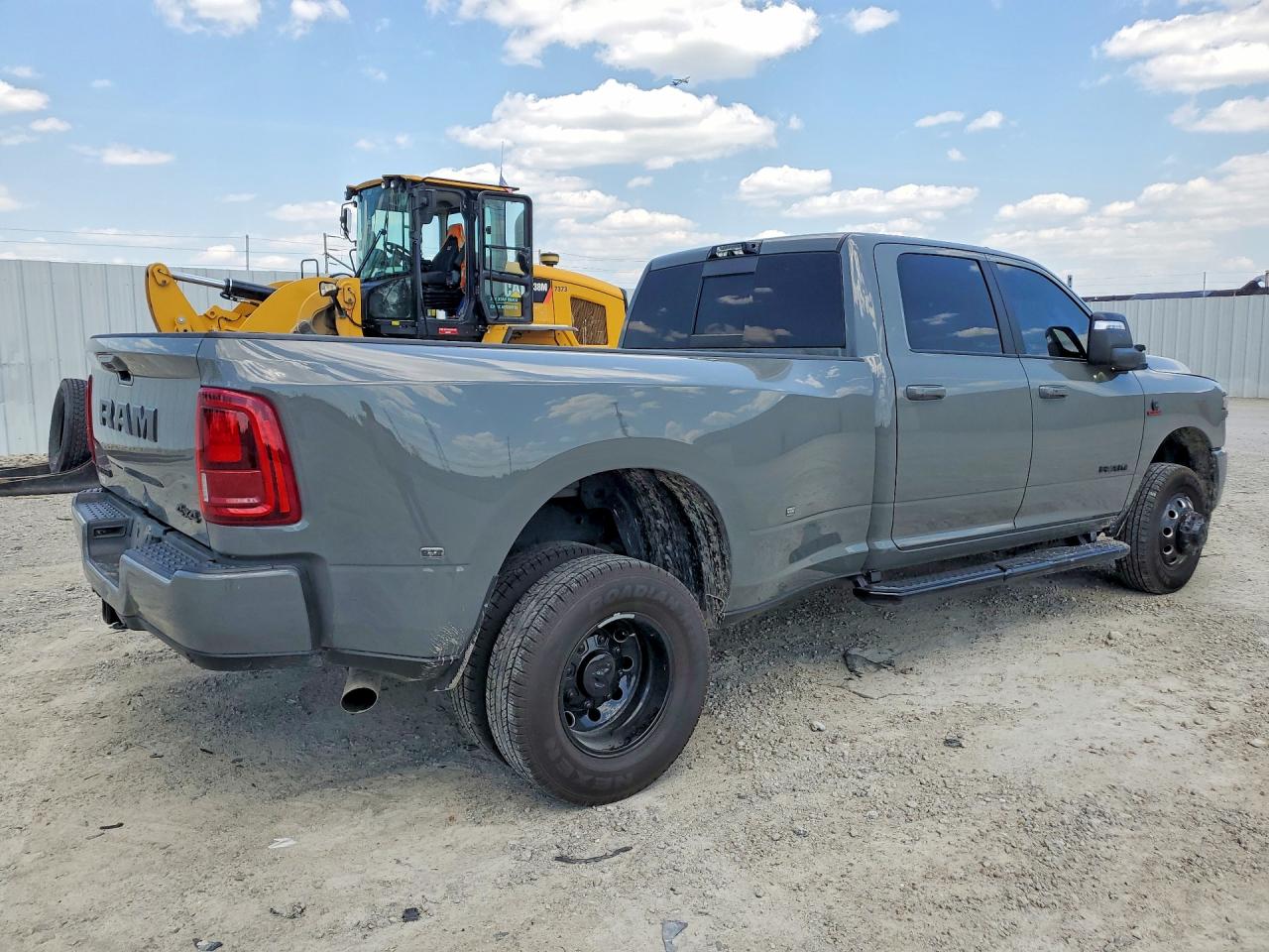 2026 RAM 3500 LARAMIE — снимка 3