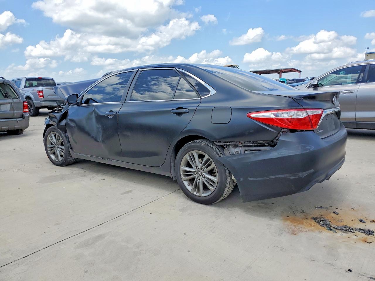 2017 TOYOTA CAMRY SE — снимка 2