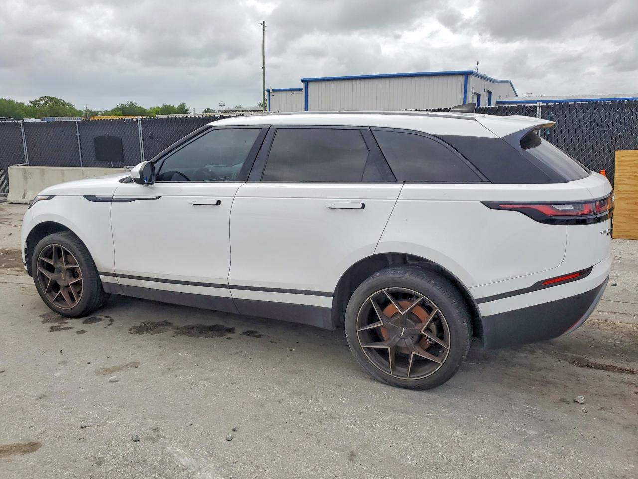 2019 LAND ROVER RANGE ROVER VELAR S — снимка 2