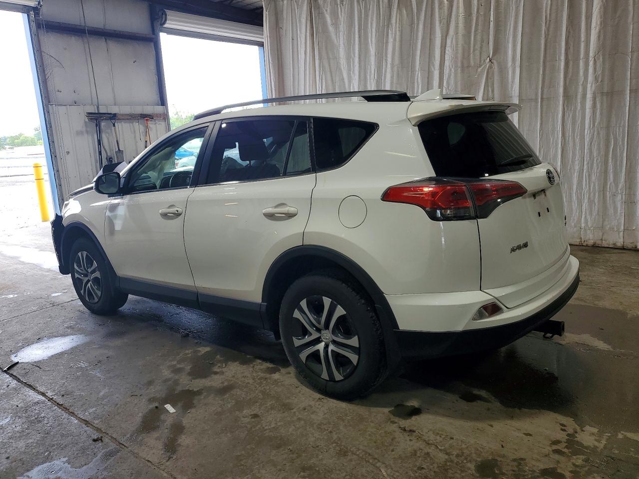 2018 TOYOTA RAV4 LE — снимка 2