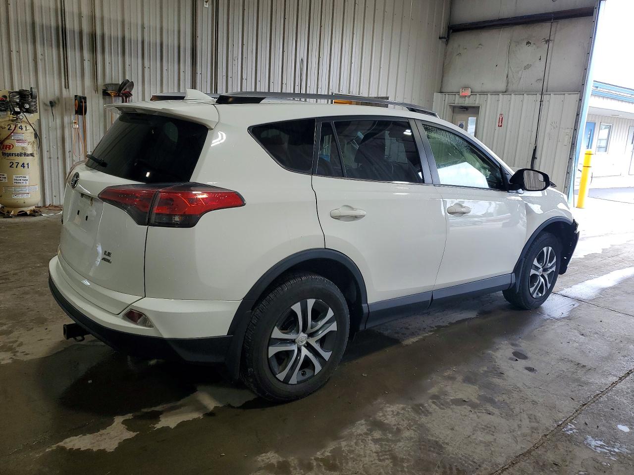 2018 TOYOTA RAV4 LE — снимка 3